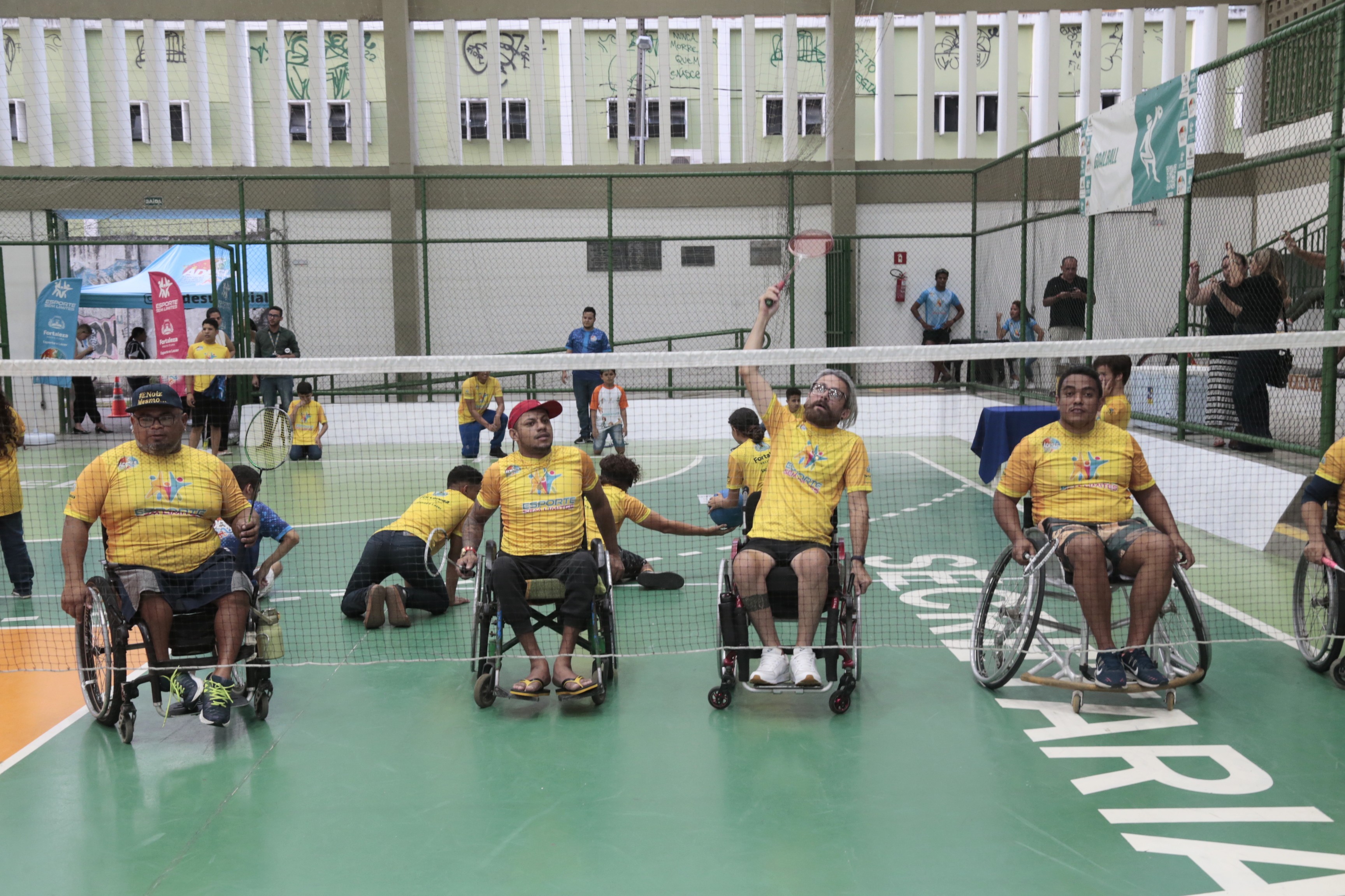 paratletas no ginásio aécio de borba